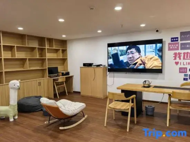 WoWo Youth Hostel (Bayi Square Store)