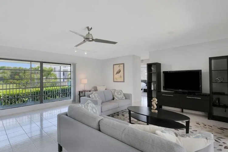 Spinnaker Dr Home