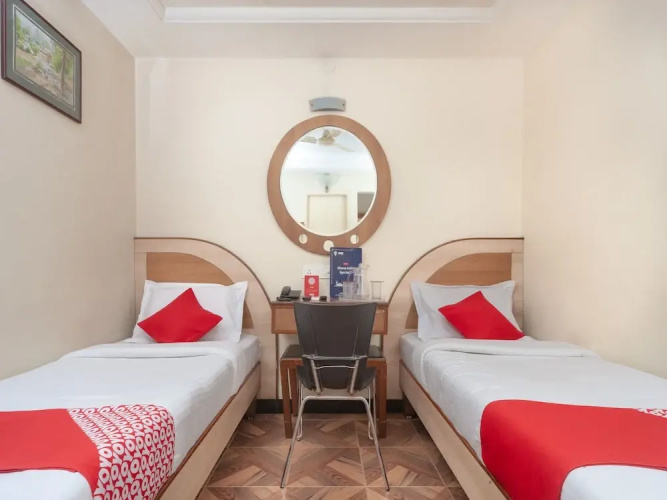 Oyo 16890 Hotel Srm Central Park