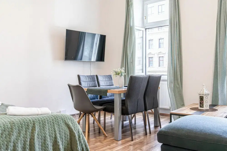 Cozy 2BR Apt Prime Central Spot