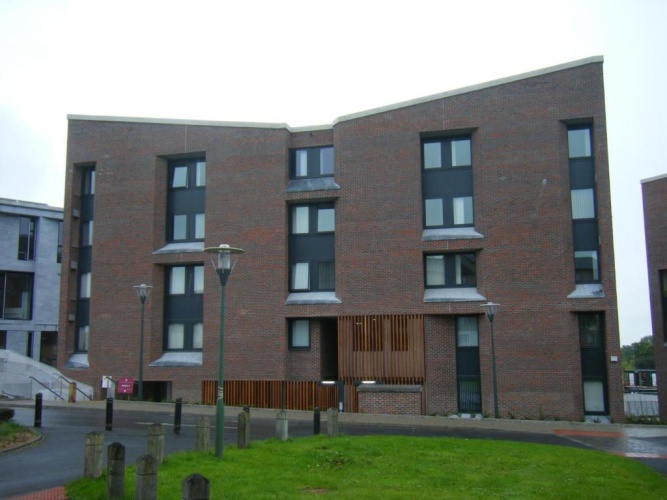 4 Bedrooms Apartment