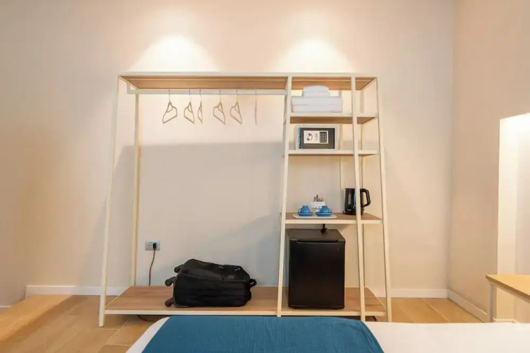 Six Luxury Room