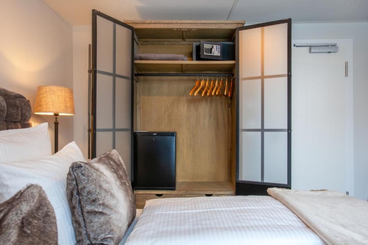 Economy room