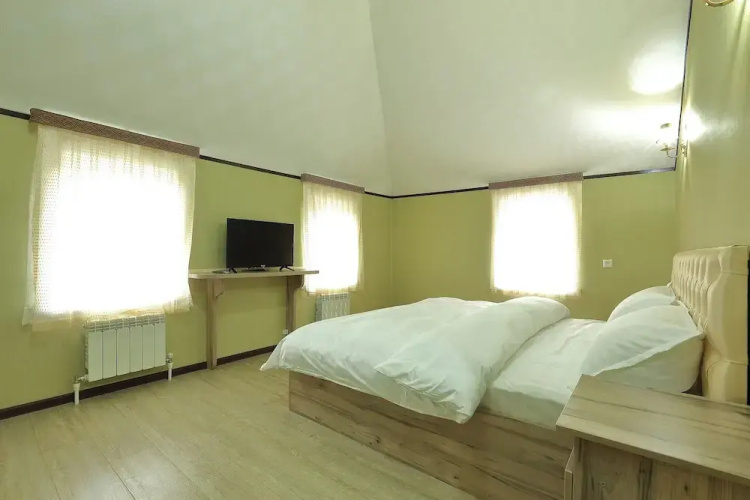 Hotel Seven Seasons