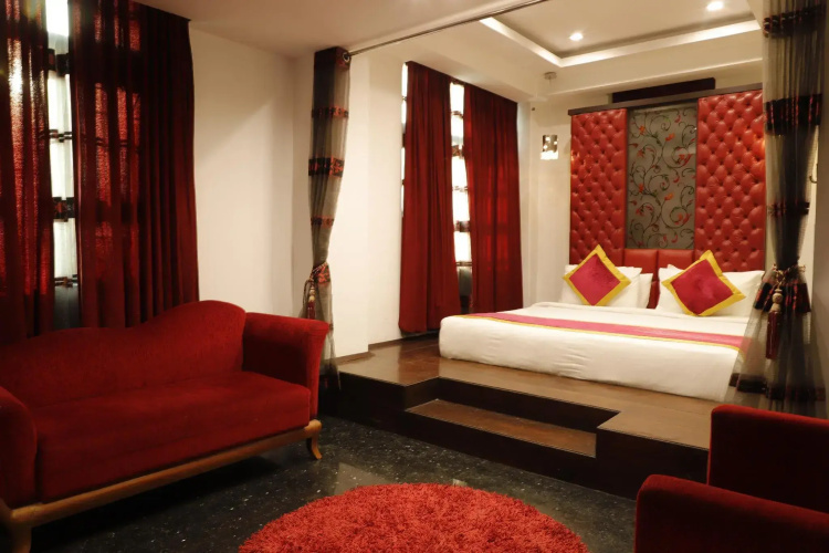 Hotel Saffron Leaf