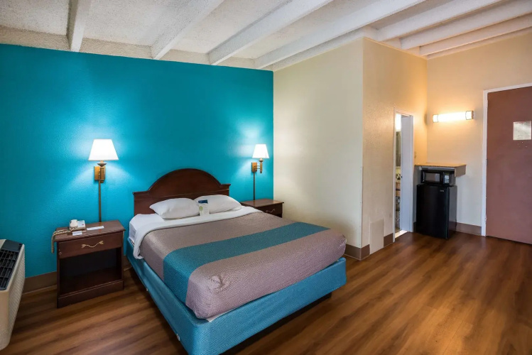 Red Carpet Inn & Suites