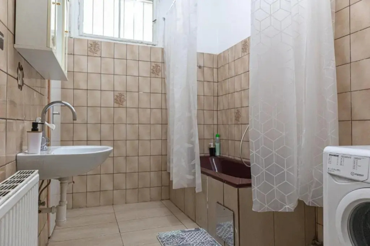 Central 3BR Shared Apartment - Bookable in Lockdown