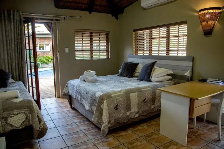 Standard Family room with garden view