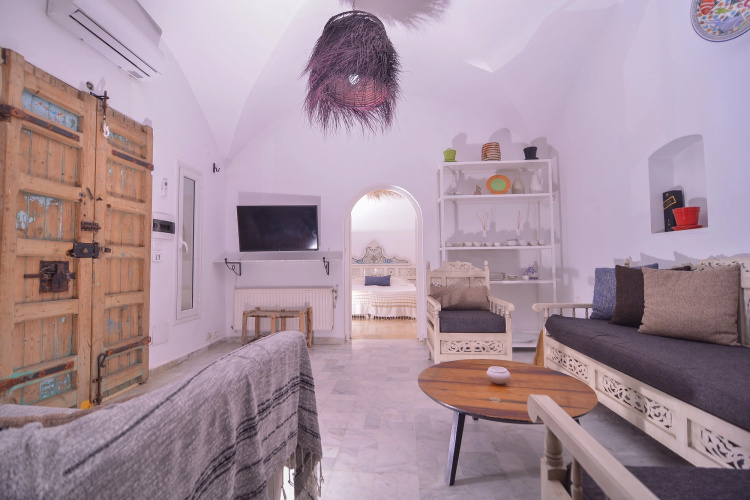 Airbetter - Fabulous Stay at Villa Skander Hammamet with Pool