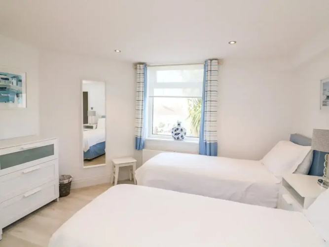 1 Camperdown Lodge