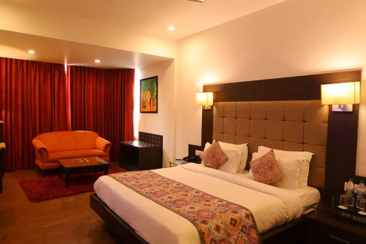 Deluxe Double room with land view