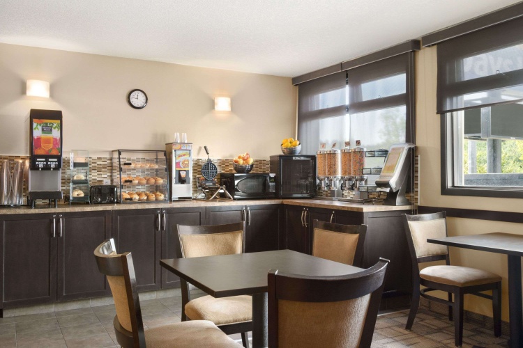 Days Inn by Wyndham Calgary Northwest photo 11