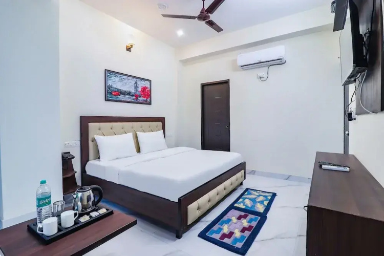 Fabhotel Maira Heights