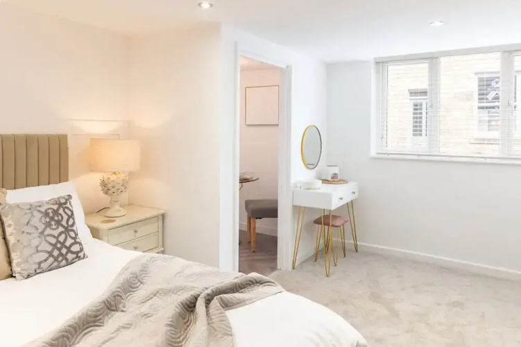 Host Stay Eccles Hideaway