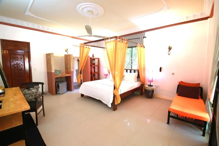 1 Bedroom Deluxe Double room with balcony