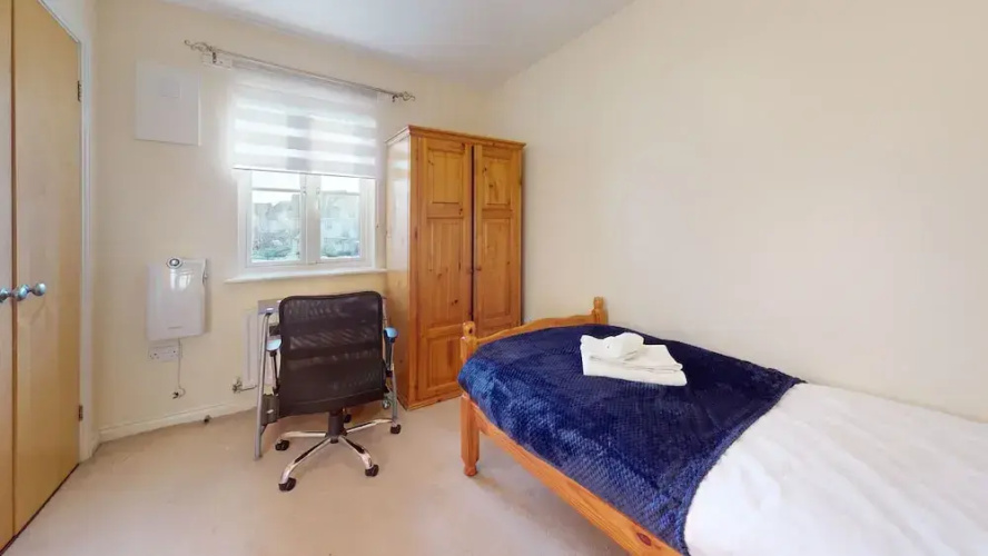 Impeccable 4-bed House in London