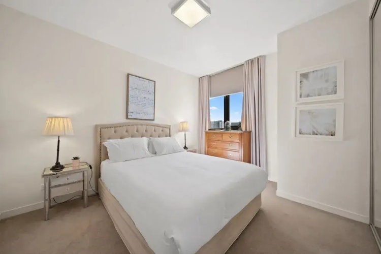 Elegant 2-bed With Pool, Alfresco Dining & Balcony
