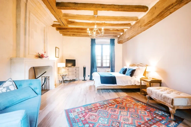 Classic Double Basement room with courtyard view