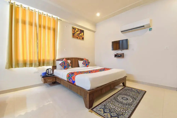 Fabhotel Shiv Palace