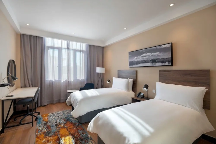 Standard Twin room with garden view