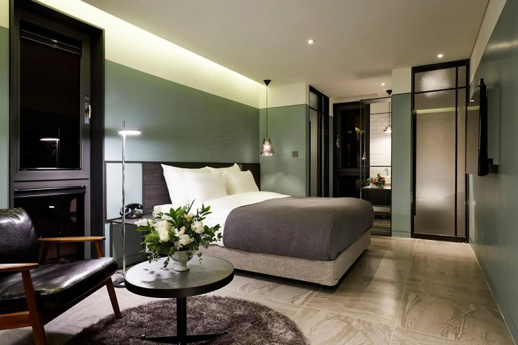9 Brick Hotel