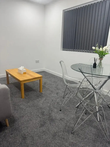 1 Bed Flat - Sleeps 2 - Parking - Wifi