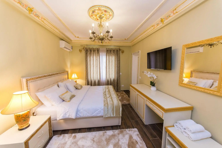 Empire Hotel