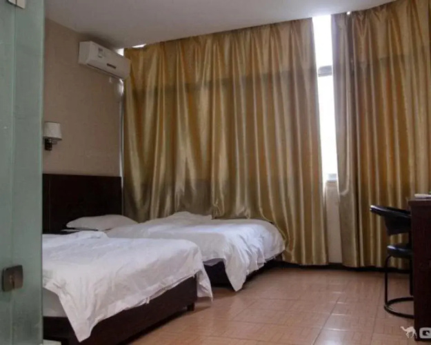 Yichang Jungang Business Hotel