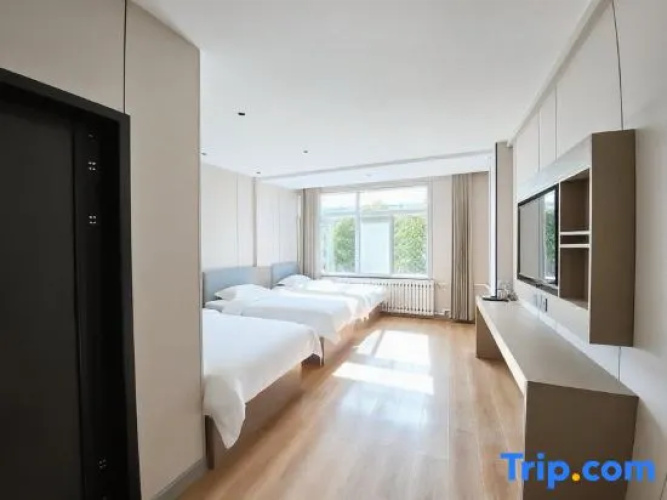 Longkou Huayi Collection Hotel