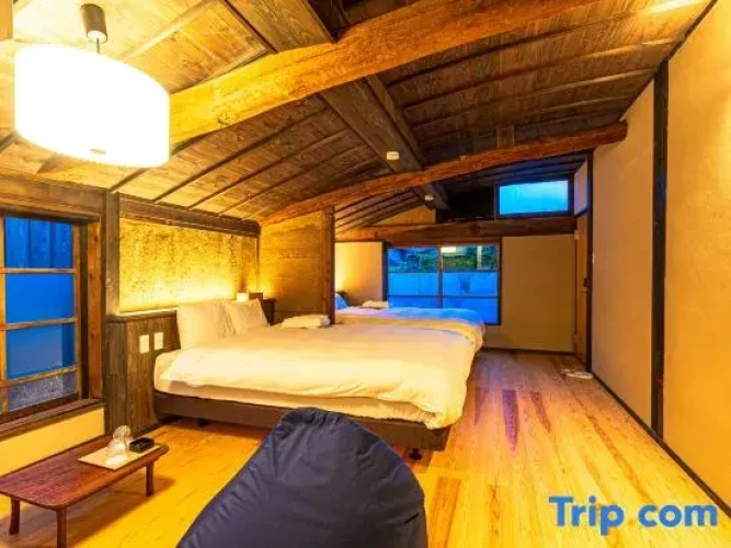 Standard Twin room with city view