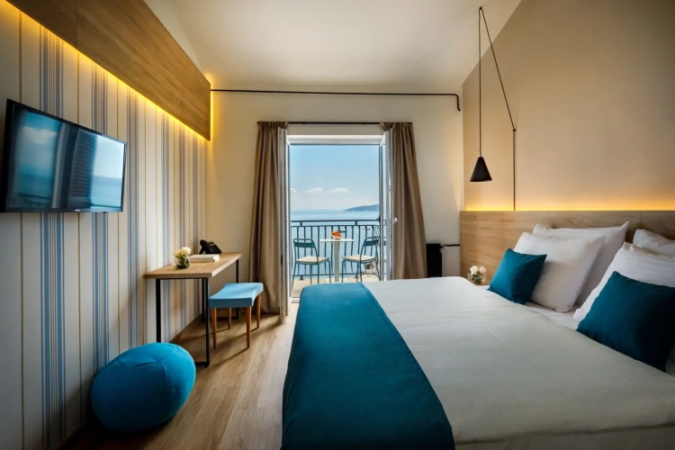 Superior Double room with balcony and with sea view