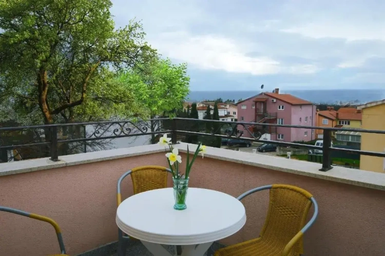 2 Bedrooms Apartment with sea view