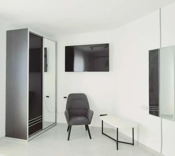 8Go to Leonardo apartments