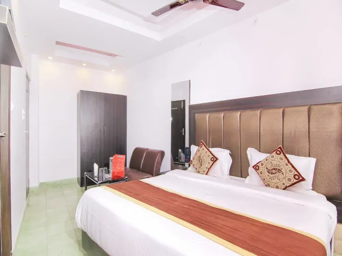 OYO 13652 Hotel Rajput