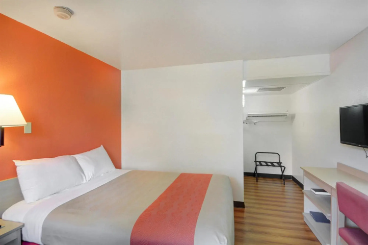 Motel 6 Wichita, KS