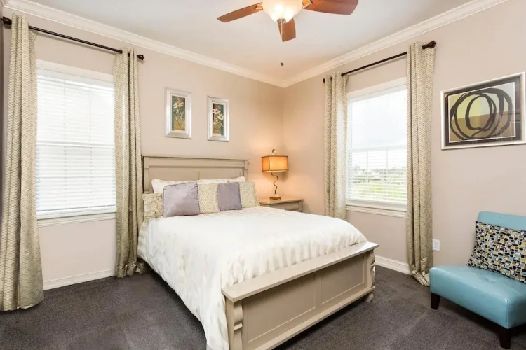 6 Bedrooms Family Villa