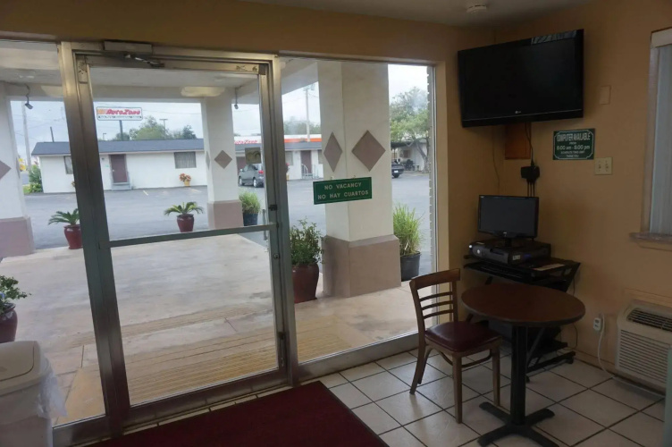 Pearsall Executive Inn