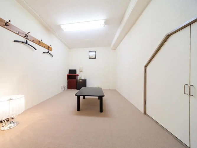 Standard Basement room