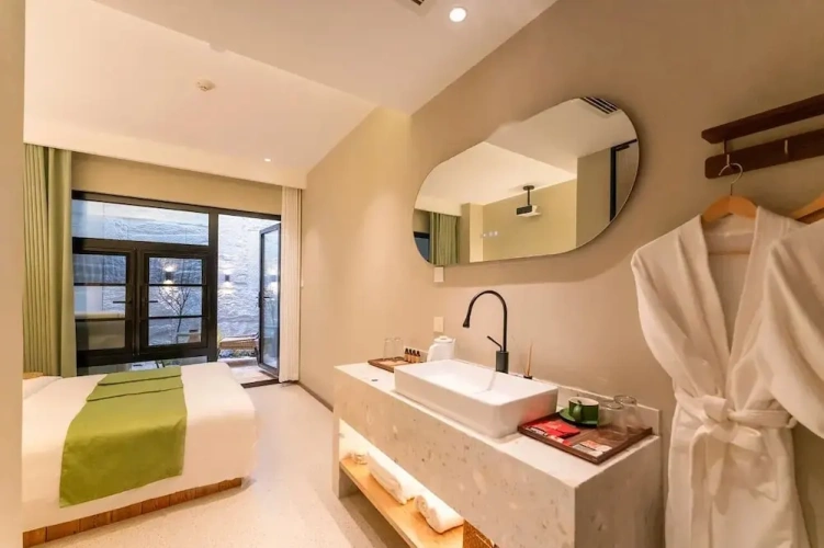 Comfort room with courtyard view