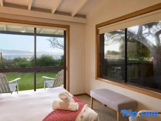 Waubs Beach Cottage