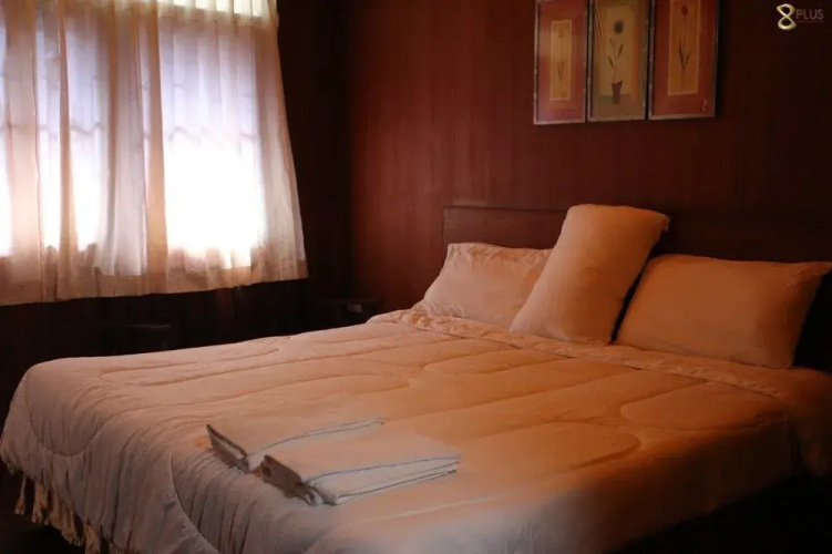 8 Plus Hotel