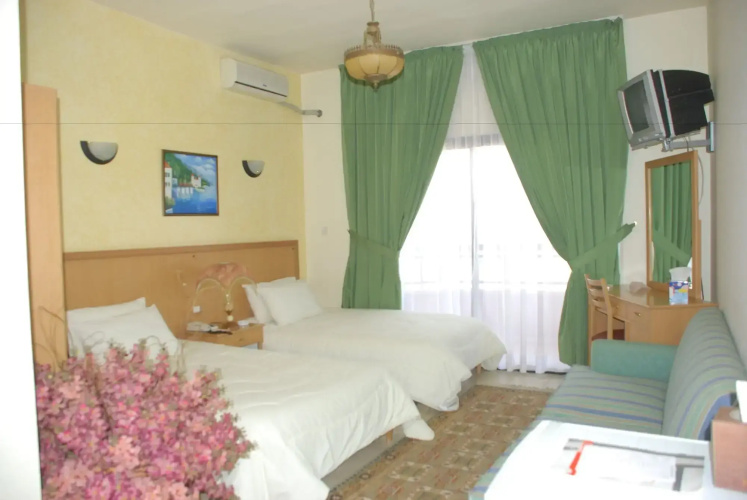 Platinum Hotel