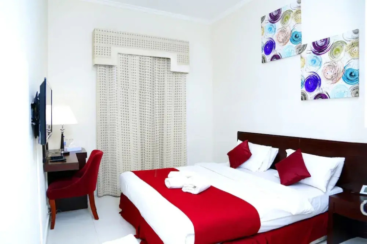Click Square Hotel