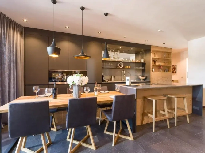 3 Bedrooms Apartment
