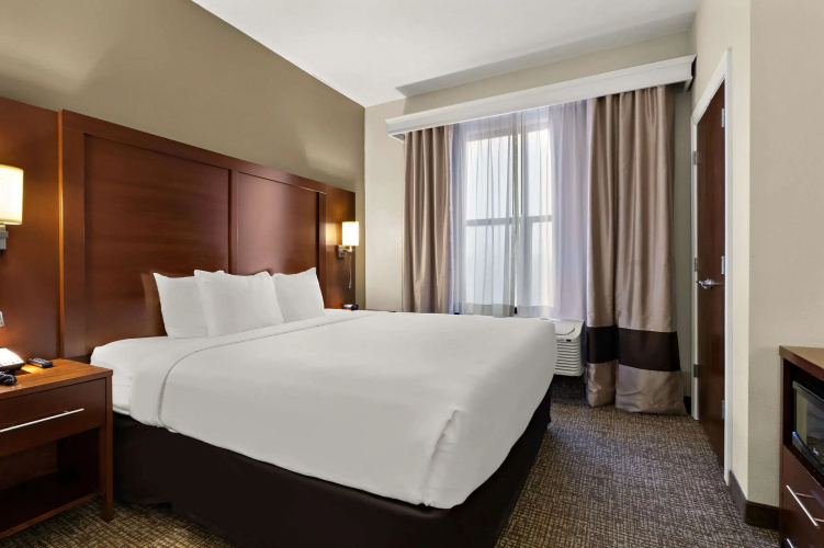 Comfort Suites Nashville near Percy Priest Lake