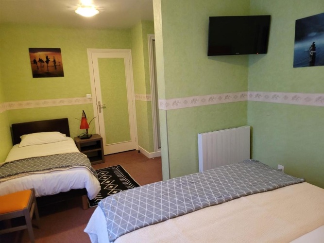 Standard Triple room