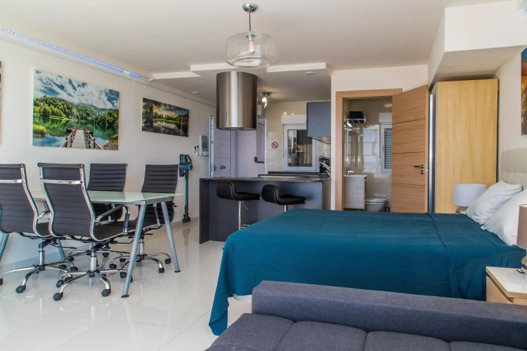 First Line P. Banus Sleeps 4