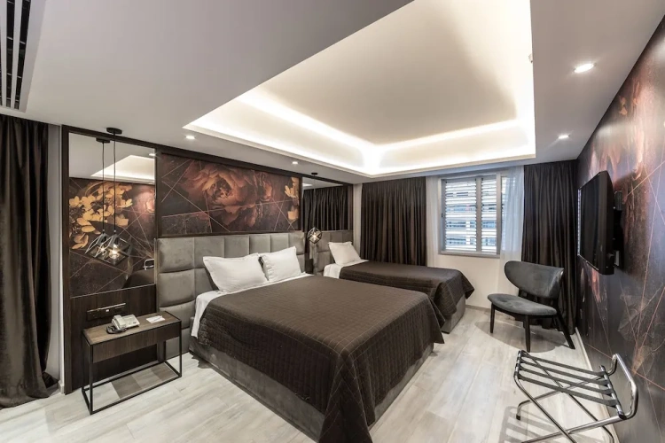 Deluxe Twin Suite with balcony
