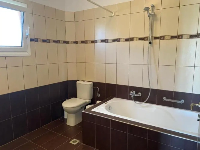 3 Bedrooms Cottage
