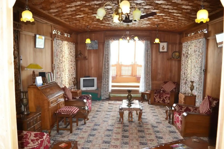 New Peony Houseboat